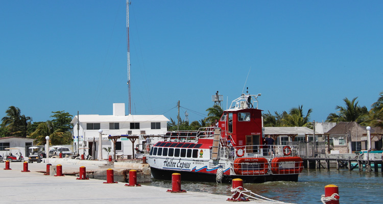 Cruce a Holbox Ferry