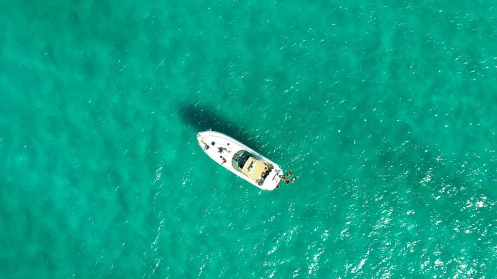 Rent a Yacht Isla Mujeres Yacht Searay