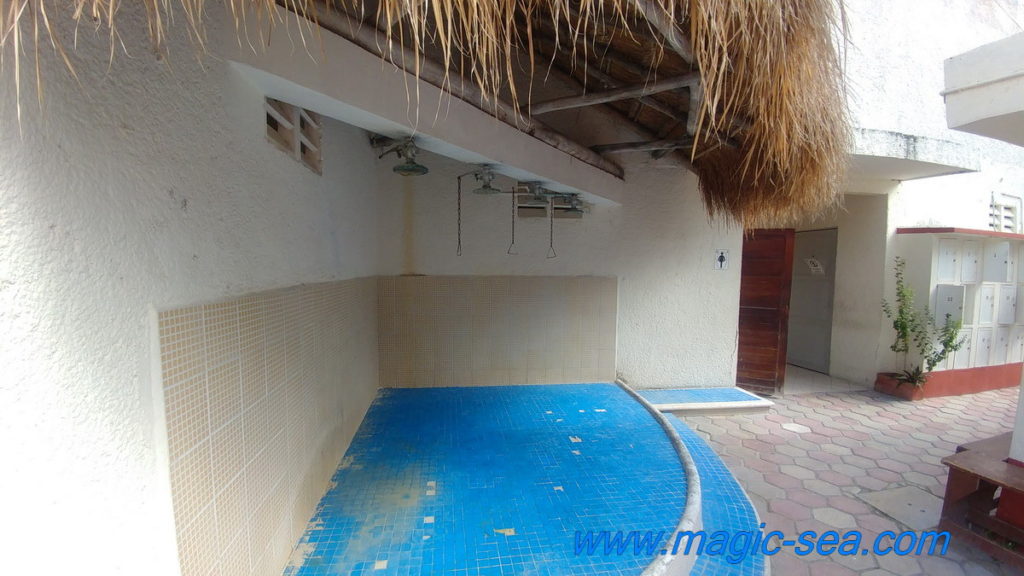 Beach Club Isla Mujeres shower