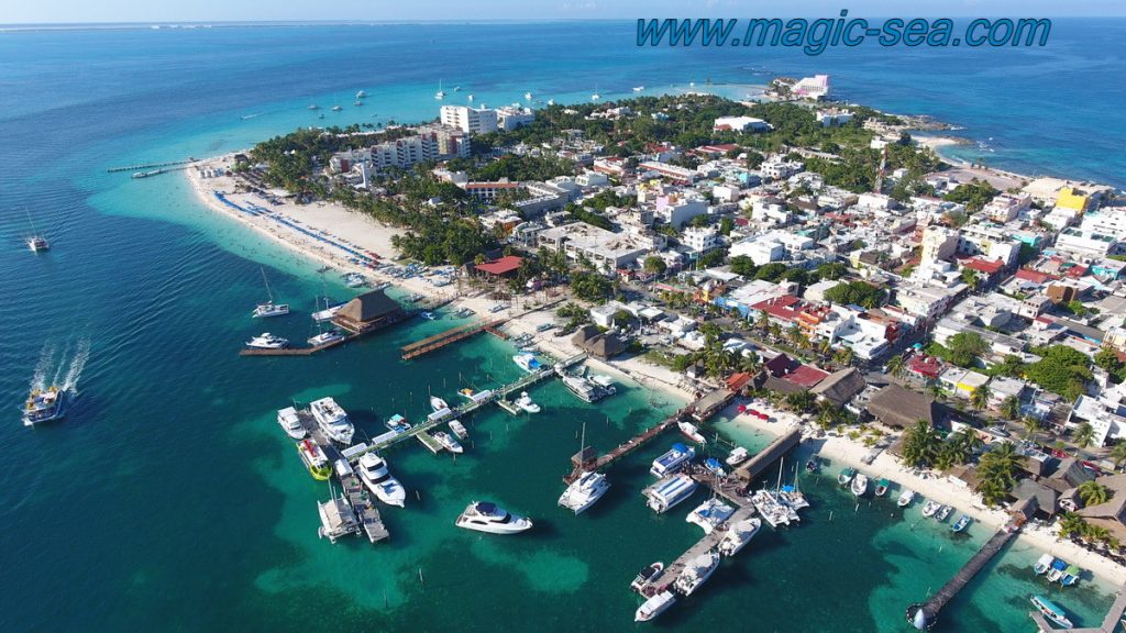 downtouwn Isla Mujeres