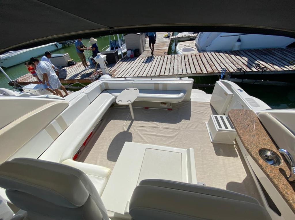 renting Playahair a yacht at Isla