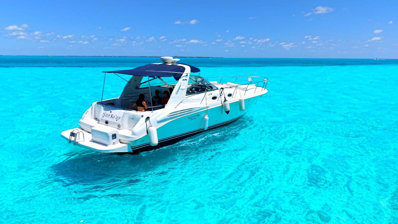 40 ft long yacht to Isla Mujeres