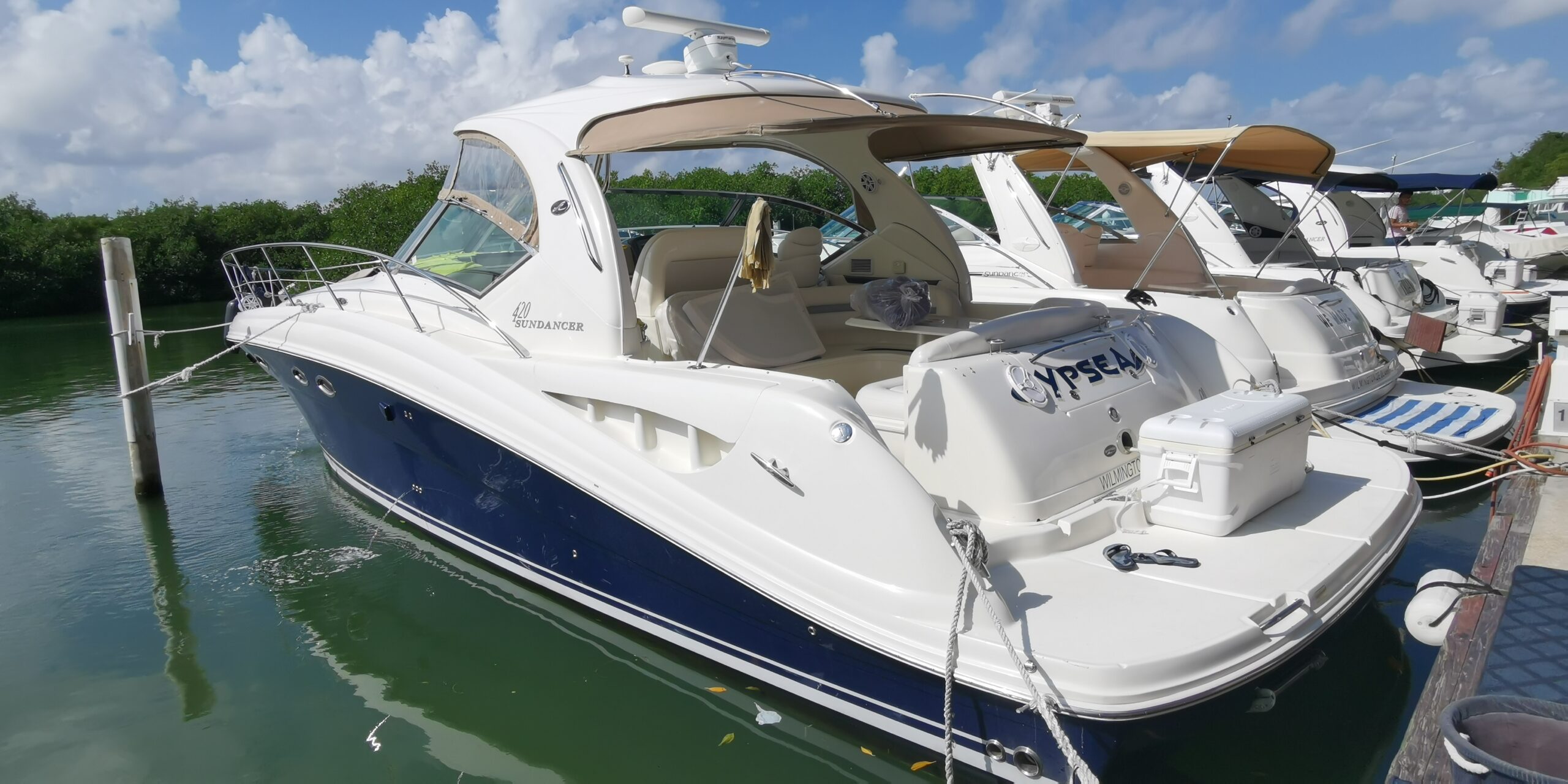 40 ft long yacht to Isla Mujeres