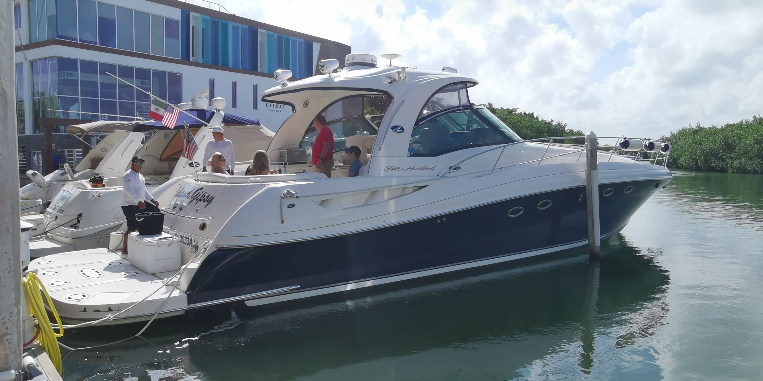 40 ft long yacht to Isla Mujeres